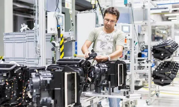 Оператор на виробництві, комірник на автомобільному заводі MAHLE Behr