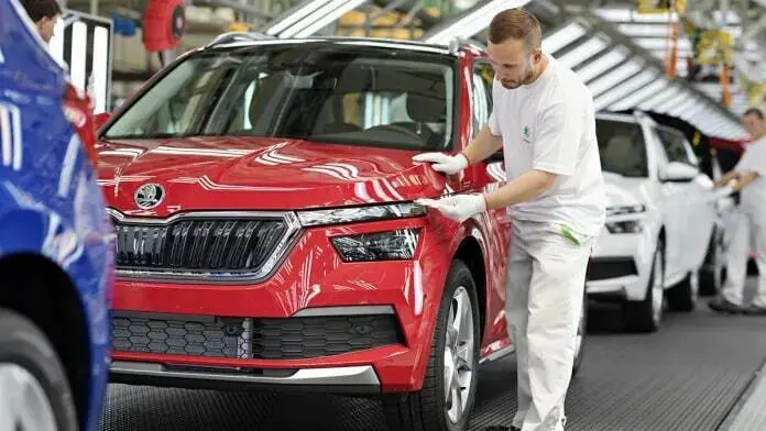 Оператор на виробництво деталей для автомобілів Skoda