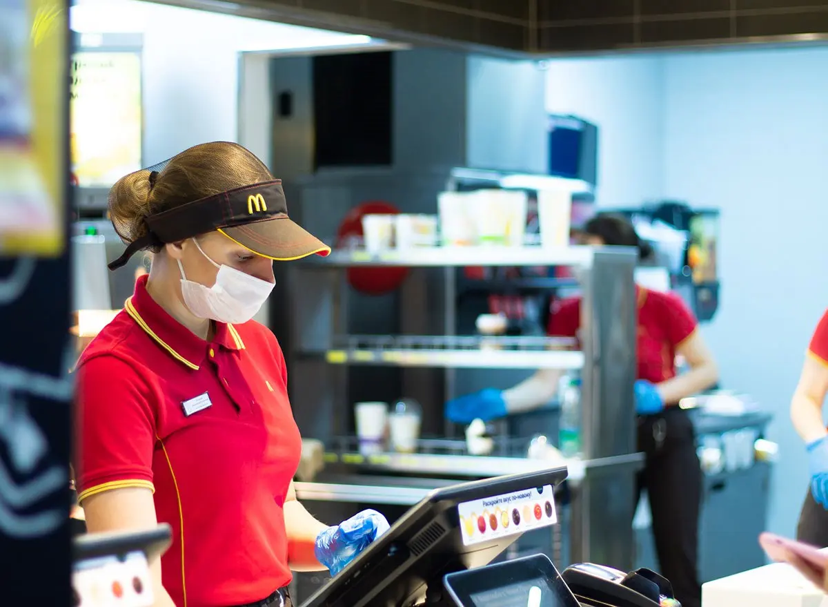 Работники в ресторан McDonalds — фото 3