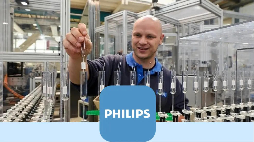 Пакувальник на завод лампочок Philips