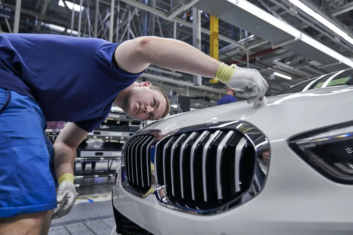 Рабочий на автомобильный завод BMW — фото 2