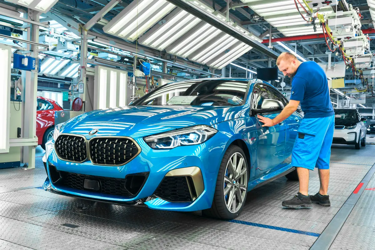Робітник на автомобільний завод BMW