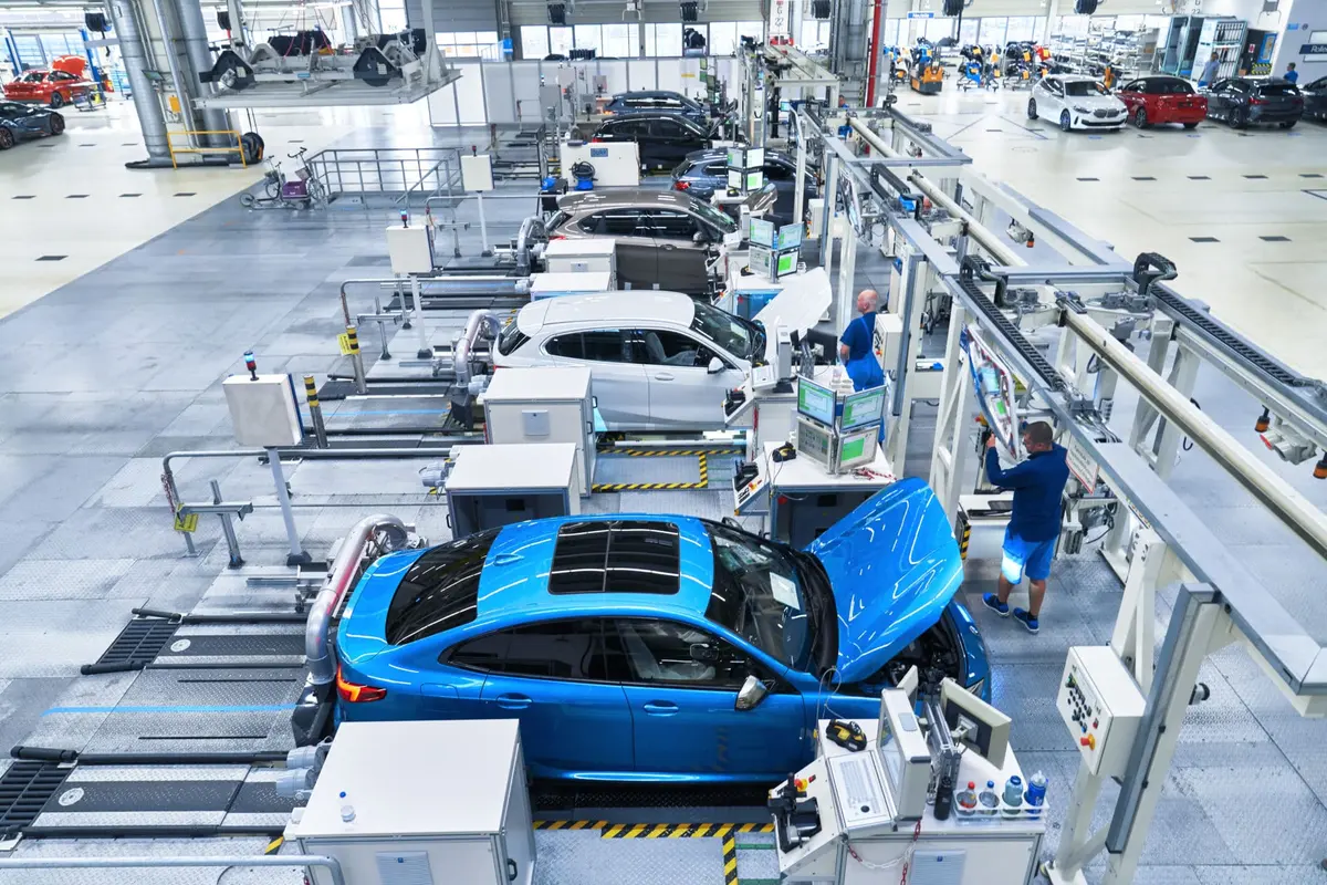 Рабочий на автомобильный завод BMW — фото 3