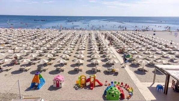 Працівник пляжу в парку Mirabilandia/м. Равенна, Італія — фото 2